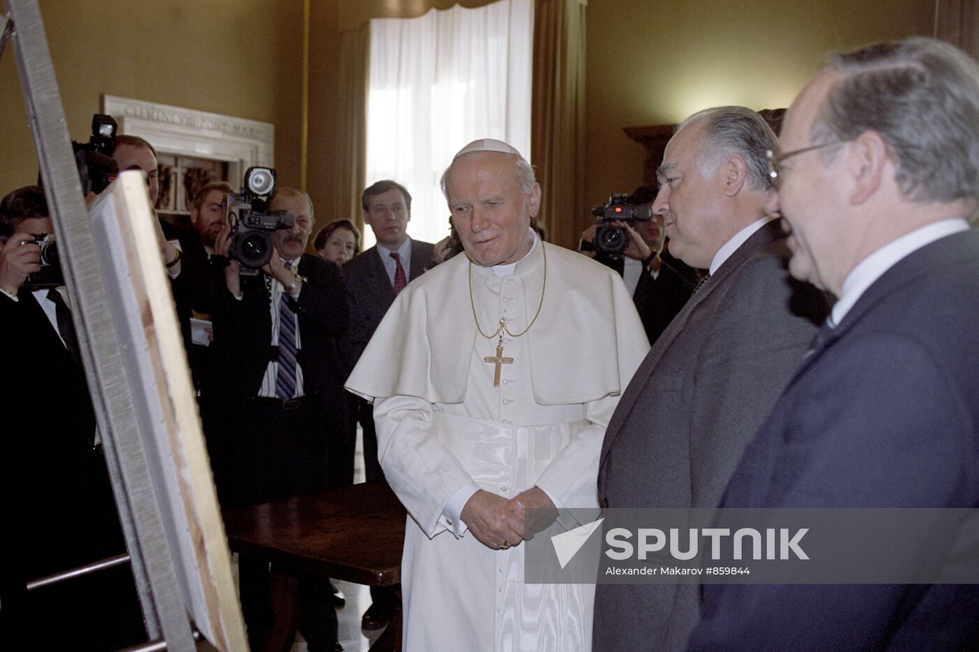 Viktor Chernomyrdin and Pope John Paul II