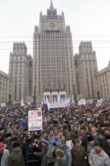 Rally on Smolenskaya Square for democratic election