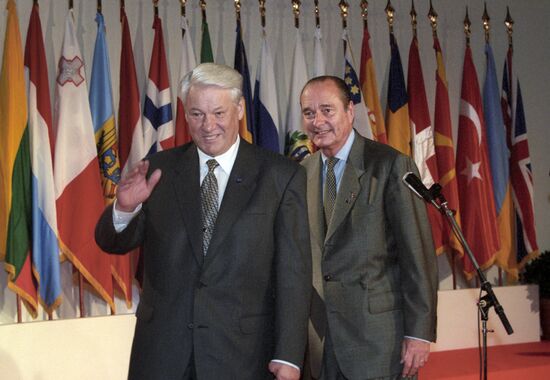 B. Yeltsin and J. Chirac at the meeting of the Council of Europe