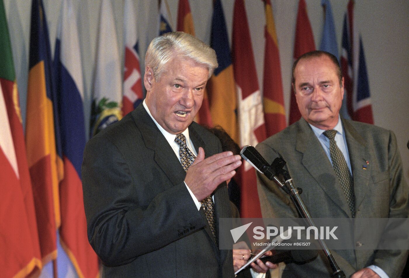 B. Yeltsin and J. Chirac at the meeting of the Council of Europe