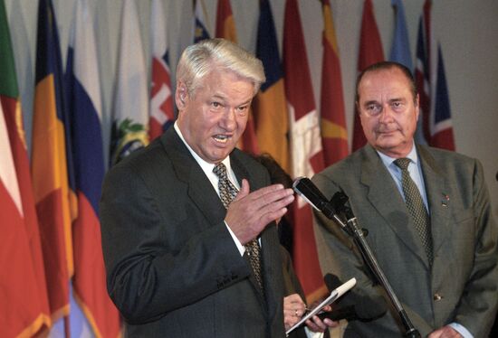 B. Yeltsin and J. Chirac at the meeting of the Council of Europe