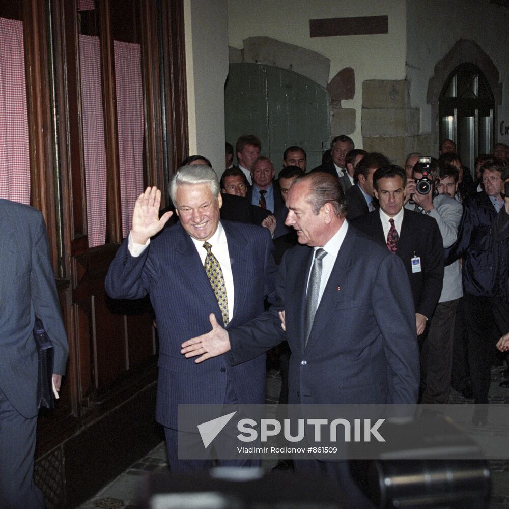 B. Yeltsin and J. Chirac at the meeting of the Council of Europe