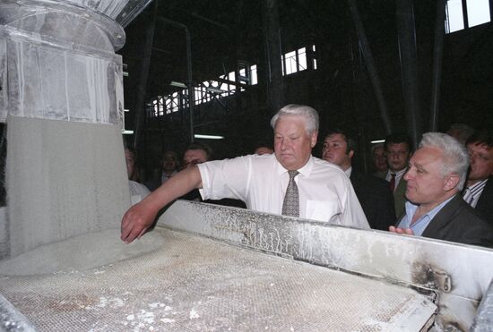 Boris Yeltsin visiting ceramics factory