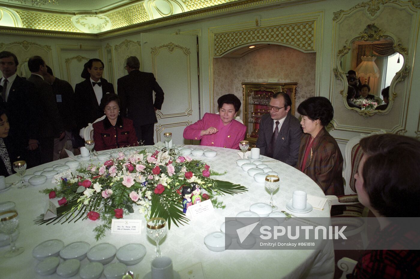 Boris Yeltsin and Naina Yeltsina visit South Korea
