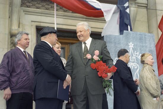 Boris Yeltsin and Yury Luzhkov attend rally