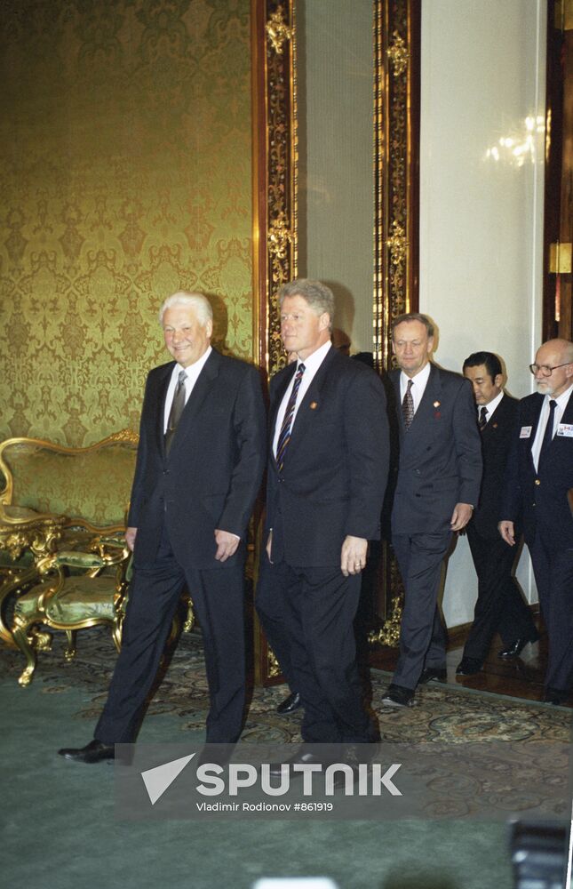 Boris Yeltsin meets with Bill Clinton
