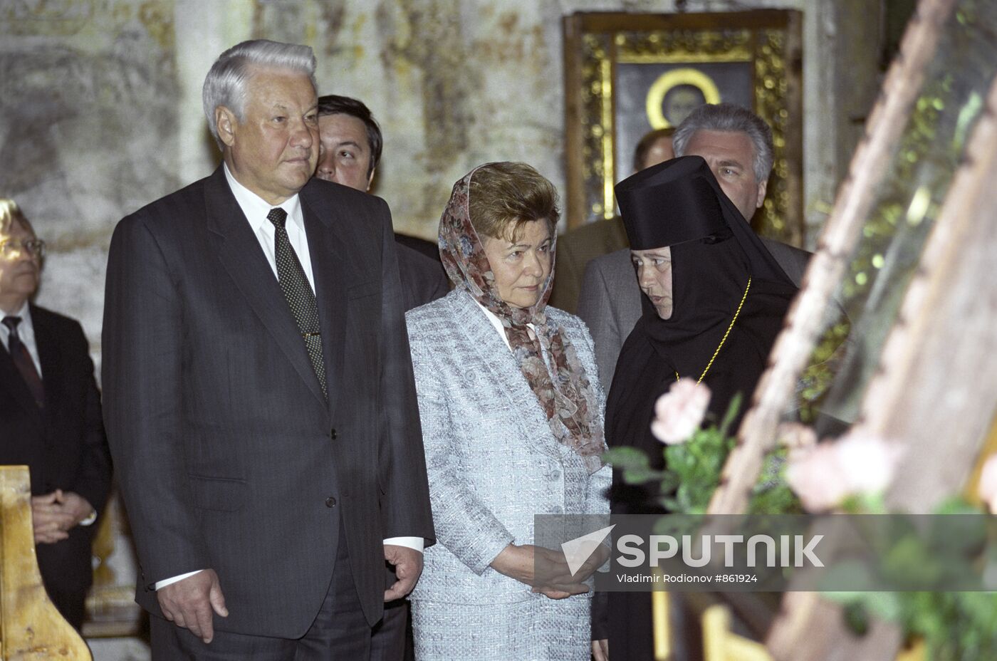 Boris and Naina Yeltsin visit the Tolga Convent