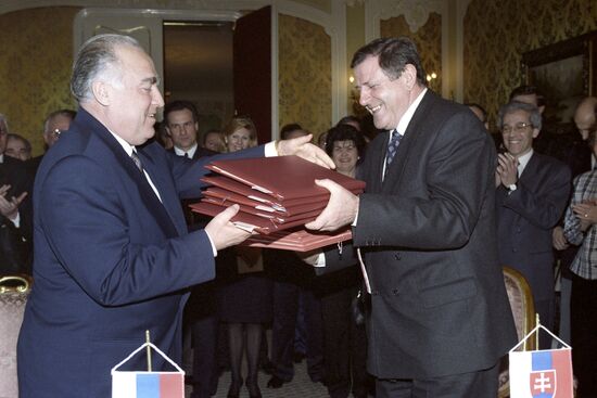 Viktor Chernomyrdin and Vladimir Meciar