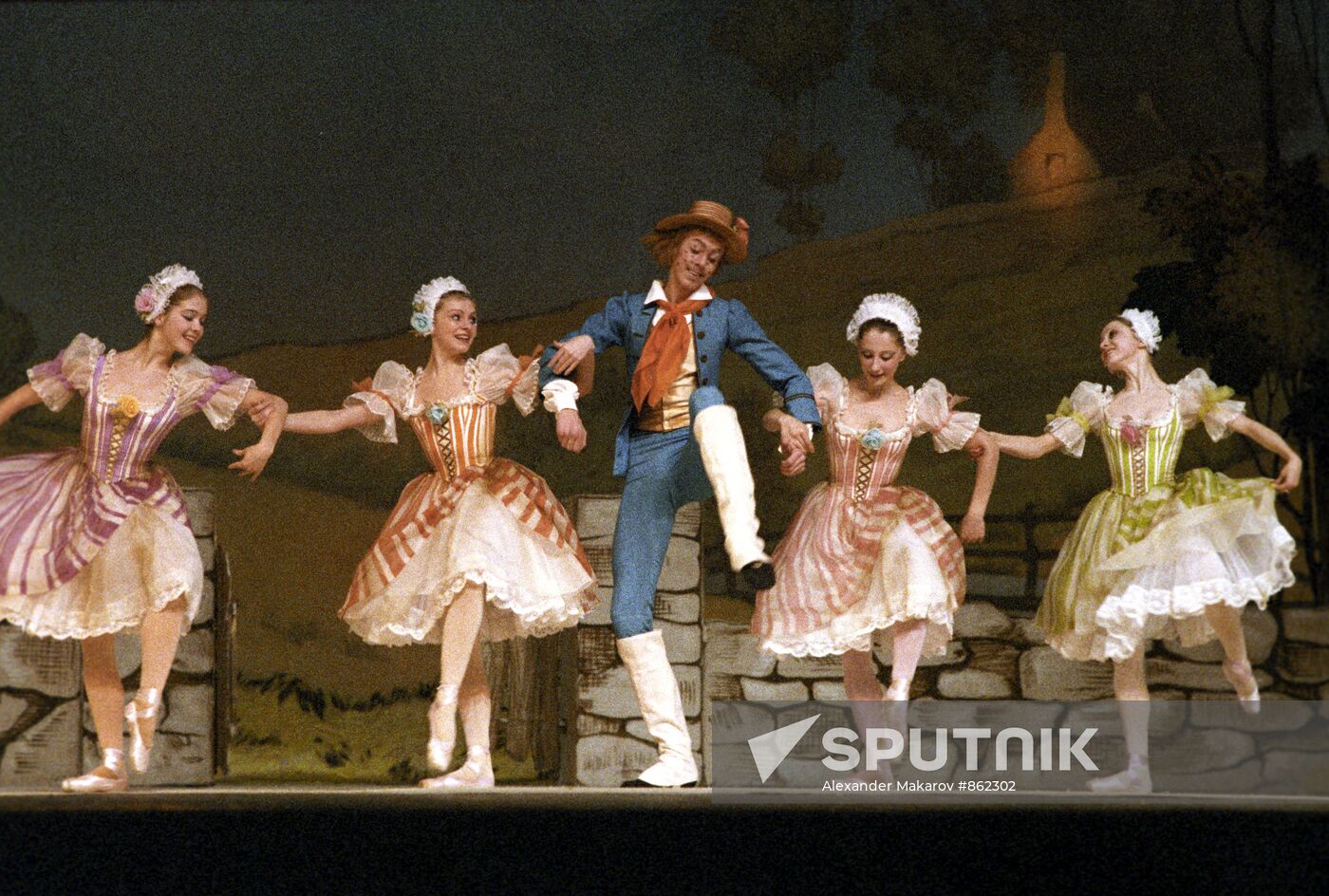 Yury Sizemsky as Micho