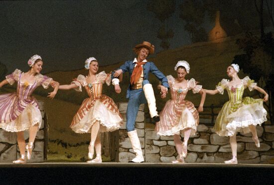 Yury Sizemsky as Micho