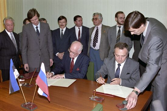 Andrei Kozyrev and Lennart Meri