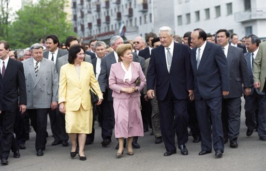 B. Yeltsin and N. Yeltsin walking the city streets