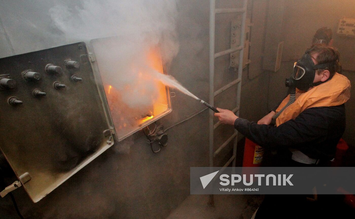 Drills for Pacific Fleet recruits at training center
