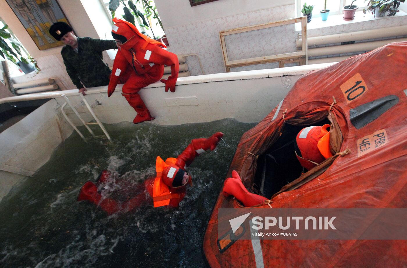 Drills for Pacific Fleet recruits at training center