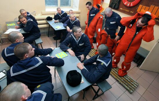 Drills for Pacific Fleet recruits at training center
