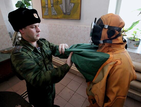 Drills for Pacific Fleet recruits at training center