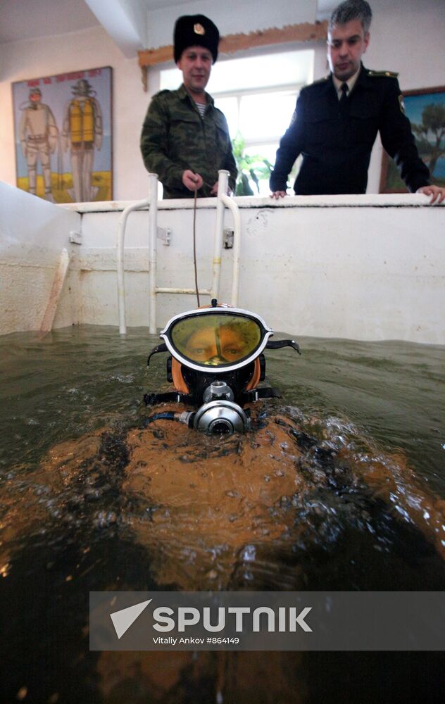 Drills for Pacific Fleet recruits at training center
