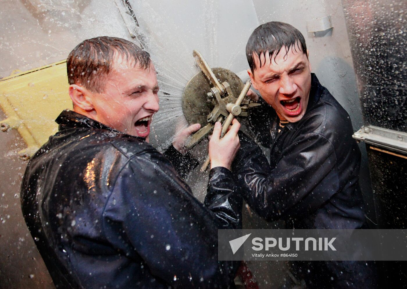 Drills for Pacific Fleet recruits at training center