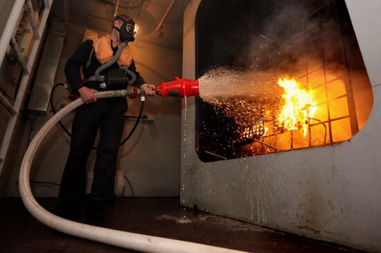 Drills for Pacific Fleet recruits at training center