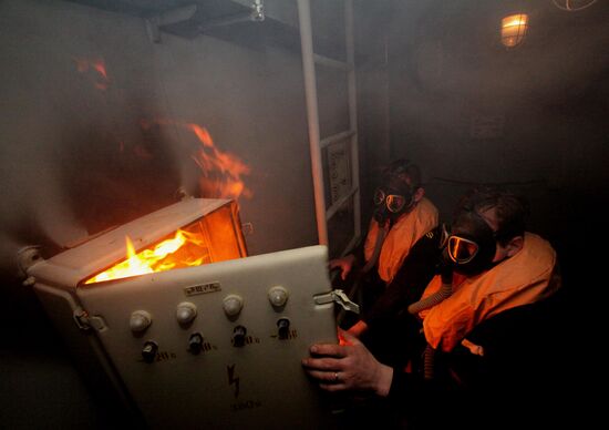 Drills for Pacific Fleet recruits at training center