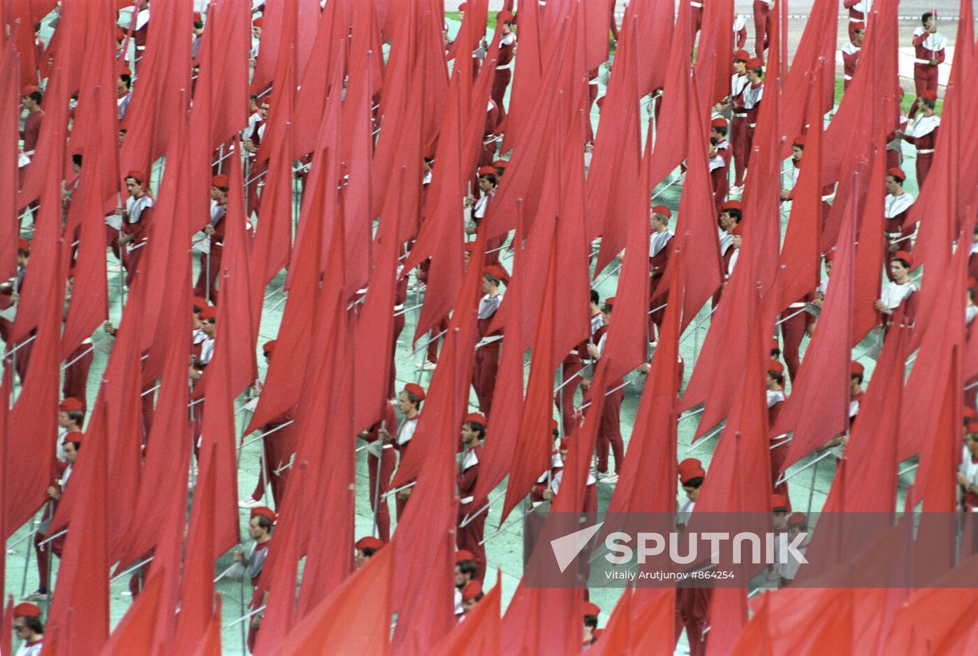 Performance honors 40 years since victory at XII Youth Festival
