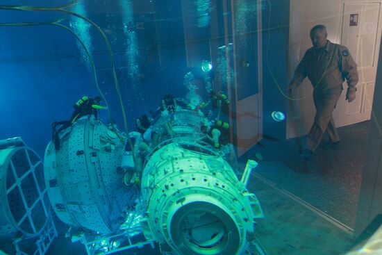 Astronauts train in Zvyozdny Gorodok