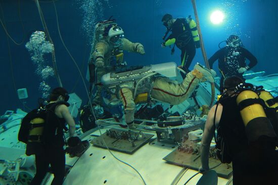 Astronauts train in Zvyozdny Gorodok