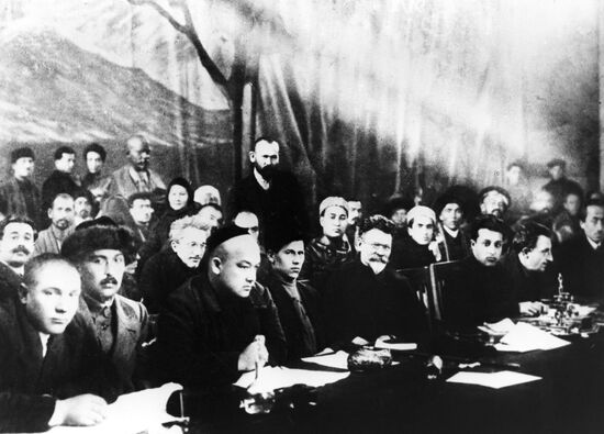 Kalinin in presidium of 1st congress of Uzbek Communist Party