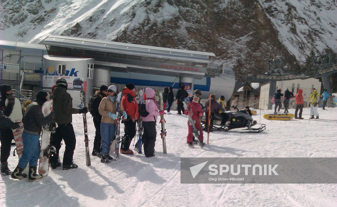Azau-Stary Krugozor cableway on Mount Elbrus damaged in blast