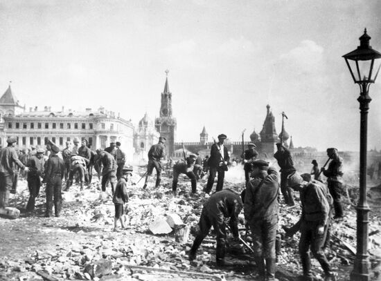 May Day subbotnik in Kremlin