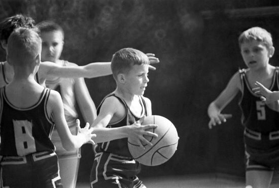 Children's basketball school