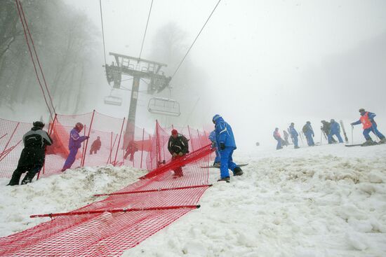 Preparation of slopes at "Rose Farm" ski complex