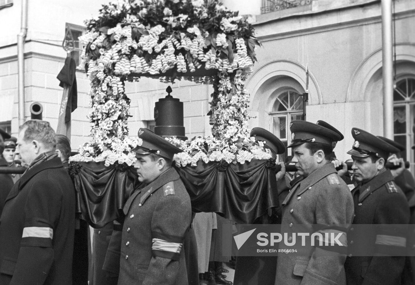 The funeral of Yuri Gagarin and Vladimir Seryogin