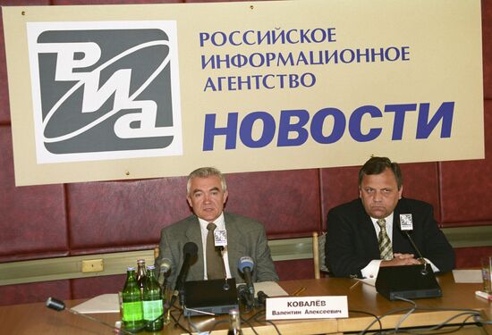 Valentin Kovalev and Vladimir Markov in RIA Novosti