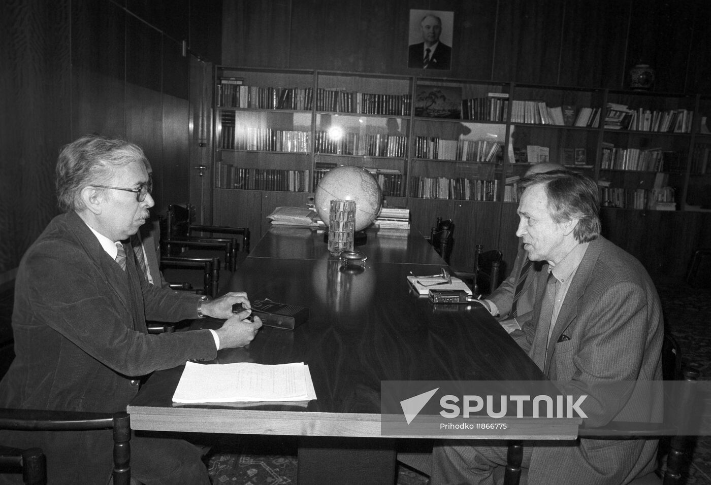 Valentin Falin, Eduardo Montes