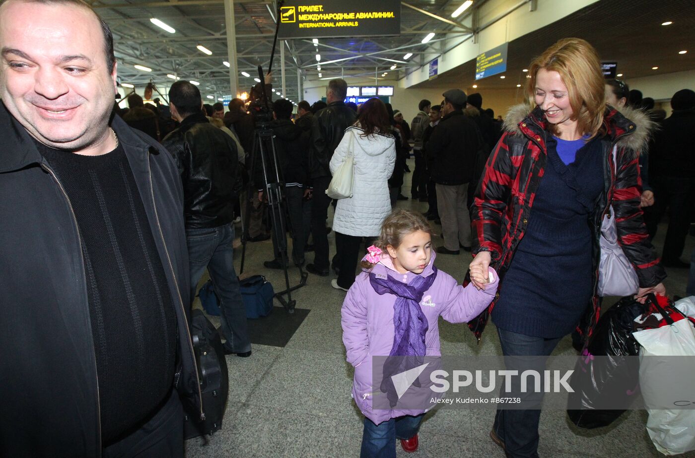 Russians evacuated from Libya being met in Domodedovo