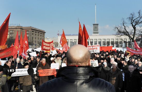 St. Petersburg's communists hold rally