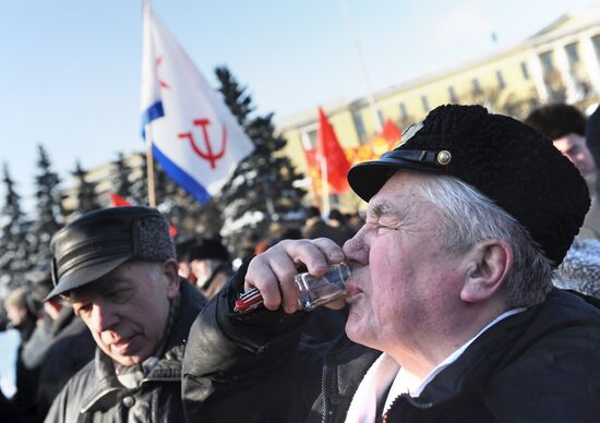 St. Petersburg's communists hold rally