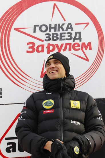 Vitaly Petrov receives 2010 Best Russian Racer prize