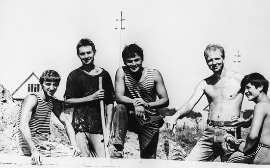 Construction of housing for Volga Germans