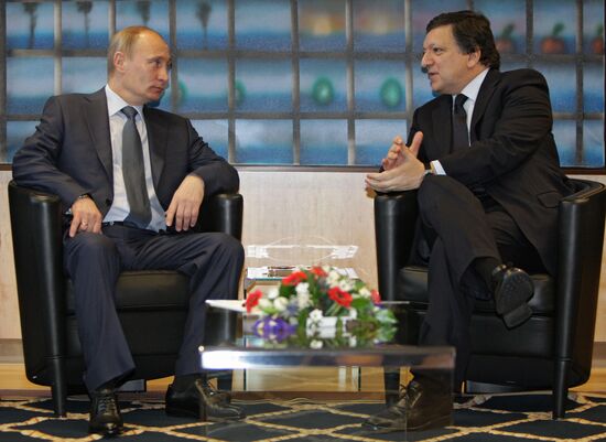 Vladimir Putin meets with Jose Manuel Barroso