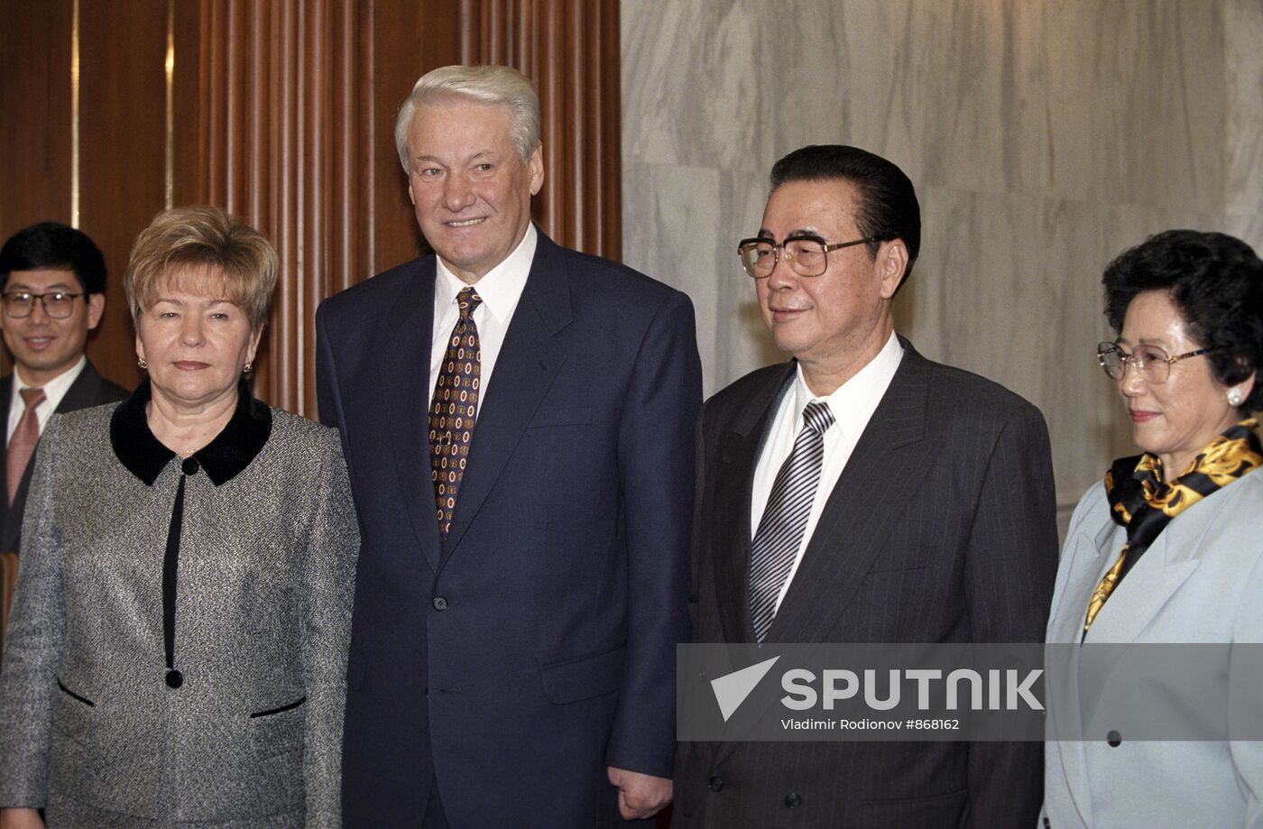 Boris Yeltsin and Li Peng with wives