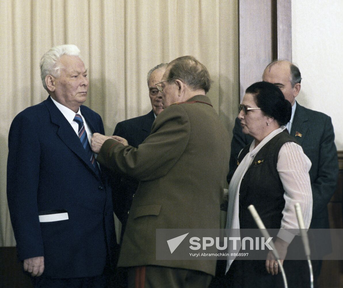 Konstantin Chernenko and Dmitri Ustinov