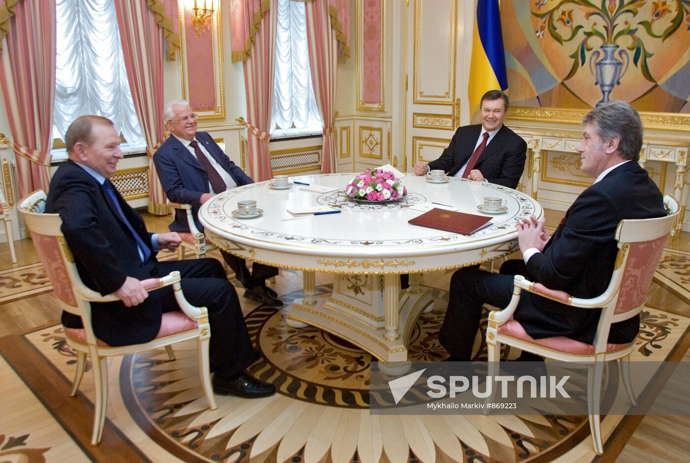 Viktor Yanukovych meets with former presidents of Ukraine