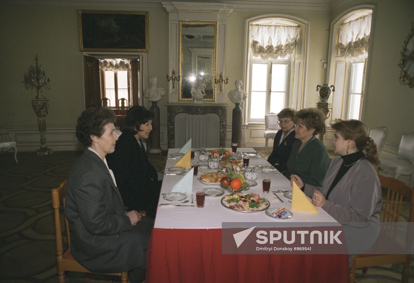 Naina Yeltsin and Mairam Akayeva