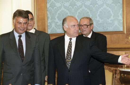 Felipe González, Viktor Chernomyrdin