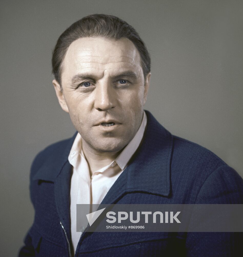 Mikhail Ulyanov in performance "Warsaw melody"