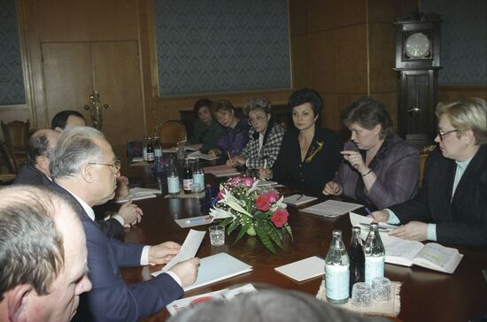 V. Chernomyrdin and members of committee of soldiers' mothers