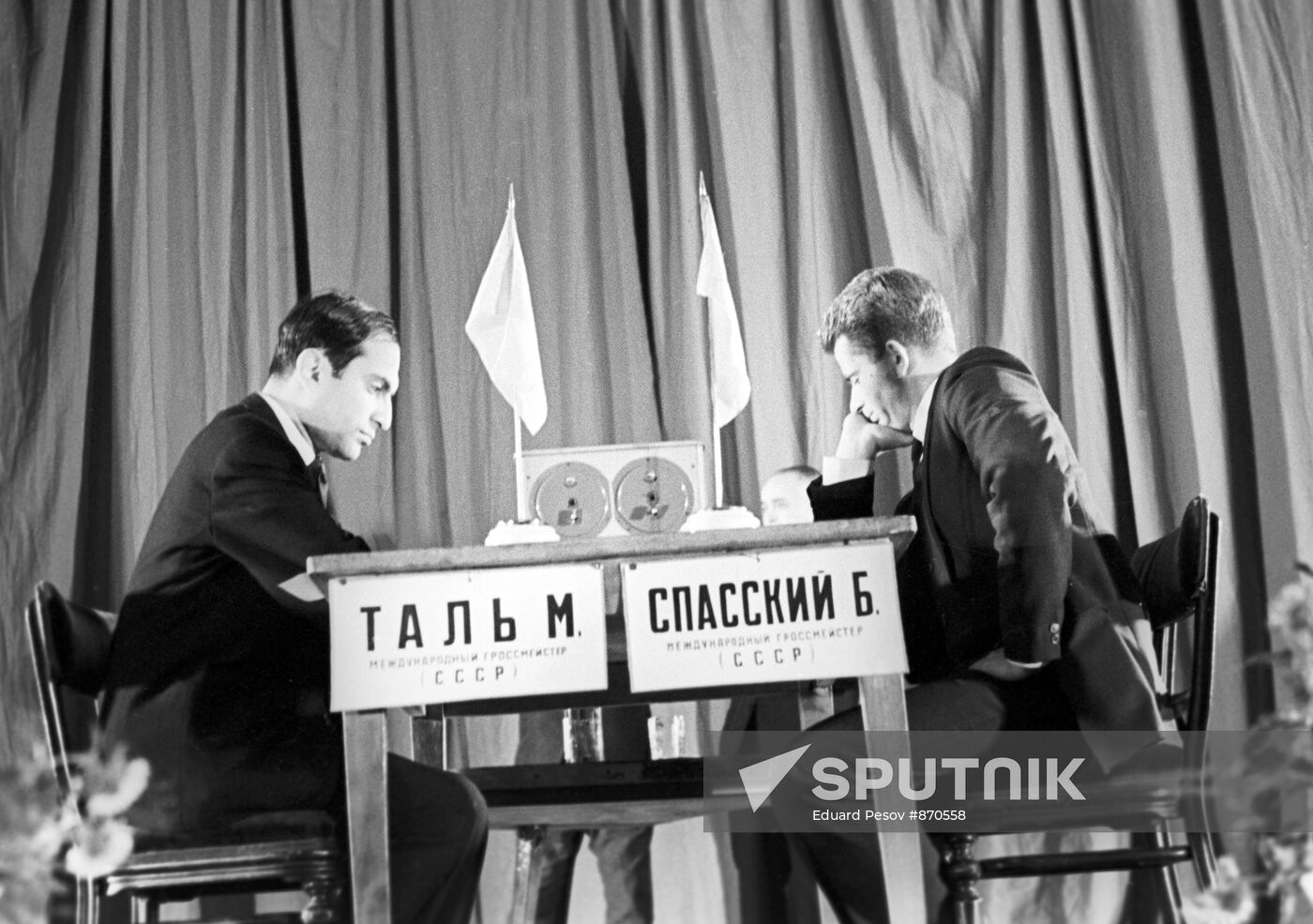 World chess champions Mikhail Tal and Boris Spassky