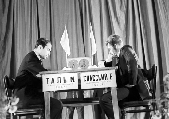 World chess champions Mikhail Tal and Boris Spassky
